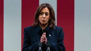 Harris slammed for fumbling Pledge of Allegiance while swearing in new senators