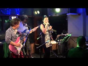 「ウナ・セラ・ディ東京」Pignose Live @中目黒「楽屋」 太田仁子(Vo ,Gt) 竹中俊二(Gt ,Cho) 立川智也(Bass) 伊達弦(Perc ,Cho)