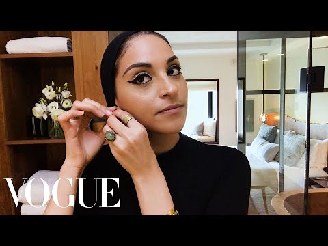 Student Eman Abbas Does Her Authentic Egyptian Cat-Eye | Beauty Secrets | Vogue