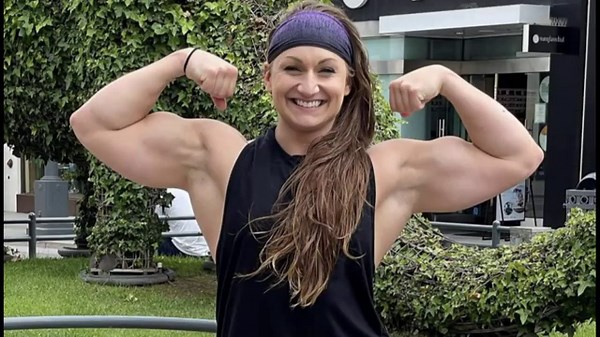 FEMALE BODYBUILDER WITH ROCK HARD BICEPS : P SANDGREN