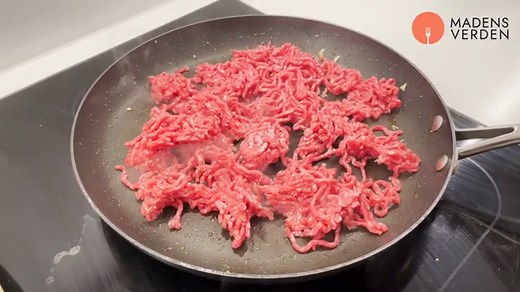 Hakket oksekød og spidskål i ovn