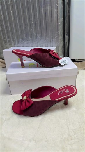 အဆုံးထိကြည့်ဖုး - ဖိနပ်လှလှများ