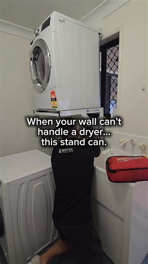 This isn’t just a stand, it’s a dryer & washer stand made to safely hold your machines when your walls can’t 🙌 ✅ No drilling, no holes ✅ Durable space-saving ✅ Easy to build Perfect for apartments, rentals, or anyone short on space. Once it’s in, you’ll wonder how you lived without it. Send this to someone who needs this! 📲 DM us for further information or shop online today #homeinnovation #laundrymadesmarter #apartmentliving #laundryhacks #smallspacesolutions #organisedhome #declutter #declut