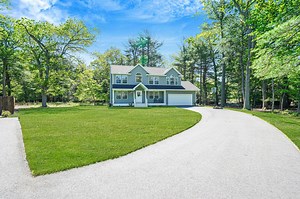 59 Middle Island Blvd, Middle Island, NY 11953 - MLS 864561 - Coldwell Banker
