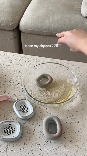 emily rogs (@emilyrogs) - Easy Steps to Clean Your AirPods Max