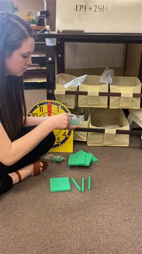 Kaylee Bisby | 2nd Grade Math | This is great when teaching regrouping 🙌 When you teach regrouping with base ten blocks, students learn the principles and rules to... | Instagram