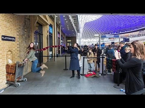 Harry Potter Platform 9 3/4 Kings Cross Station London