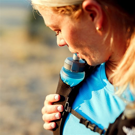 株式会社ケンコー社 | ハイドラパックのソフトフラスクスピード500ml 幅の広いベストやパックにフィットするように設計された、ソフトフラスクスピード 500ml をご紹介します。大きく開いて早い給水が可能なスピードフィルキャップ搭載。 #ハイドラパック #hydrapak #ランフラスク... | Instagram