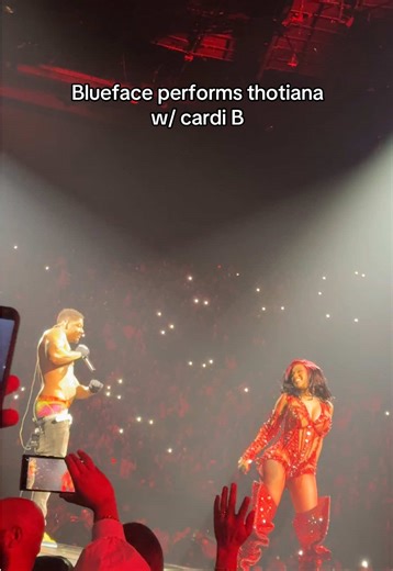 #blueface surprised the crowd tonight at #cardib’s LA tour stop — performing the #thotiana remix 👏🏽 #littlemissdrama