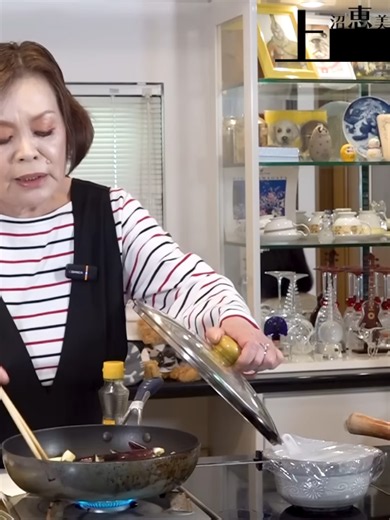 上沼恵美子の簡単スピードアイデアメニューナスの生姜炒め味噌とろろご飯お姉ちゃんと一緒に食べました - 03