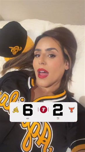 Las aguilas vienen de atrás 6-2 y le ganan a los Toros empatando en segundo lugar restando 1 juego de este round Robin 🦅⚾️ Mañana hay juego 18 🙌🏻 Si ambos ganan o pierden, se jugará un decisivo el domingo; pero si uno gana y el otro pierde, pasa el que ganó. ✍🏻 Los Leones con la victoria de hoy clasifican oficialmente a la gran final 🔥 ¿Quiénes van a descansar el bello cuerpo esta noche? A las Águilas hay que matarlas mataitasssss 💛🦅 aunque no les miento, tenia mie’oo 🤣 @banreservasrd #l