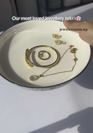Our most loved jewellery set 🌸#jewellerylover #stainlessjewelry #jewellerynepal #packagaingorders #mininaljewellery #jewelsnepal #nepal