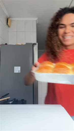 Marcos Viana on Instagram: "Pãozinho super delicioso 🤤 INGREDIENTES: 2 ovos, 2 colheres de óleo, 150 ml de água morna, 4 colher de açúcar, meia colher de sopa de sal, 10 gramas de fermento para pão, 400 gramas de farinha de trigo."