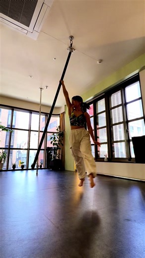 Mastering One-Hand Control on the Flying Pole