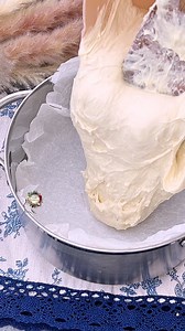 Paine fara framantare. Reteta aici https://ellacooking.com/2024/10/05/paine-fara-framantare-in-doar-10-minute-este-gata/ #paine #painefara #faraframantare #retetesimple | Ella Cooking