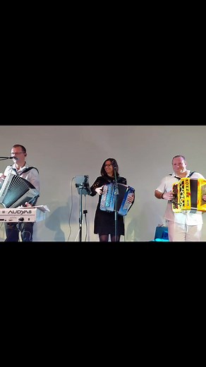 Super ambiance au THE DANSANT - BAL A PIERROT ce mardi 11 Novembre 2025 avec Le duo des montagnes Virginie et Cyril Danrey et Cyril Blanchard .... Merci Organisation : LMG Animations en collaboration avec Tandem Events France | Accordeon Musette Tournus