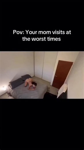 @eva.girl.mms on Instagram: "日本利用压电瓷砖将脚步转化为电能。这些瓷砖捕捉来自你脚步的动能。当你行走时，你的重量和动作会对瓷砖产生压力。瓷砖会轻微弯曲，从而产生机械应力。瓷砖内部的压电材料将这种应力转化为电能。每一步都会产生少量电荷，而数百万步结合在一起就能产生足够的电力来驱动 LED 灯、数字显示屏和传感器。在像涩谷车站这样繁忙的地方，每天大约有 240 万个脚步为这一系统作出贡献。这些电能可以被储存或立即使用，从而减少对传统电力来源的依赖，并支持可持续的城市基础设施。这种方法将日常运动转化为实用的可再生能源 #日本 #知识 #事实 你知道吗 推荐 科技 创新 历史 技术 实验 热门"