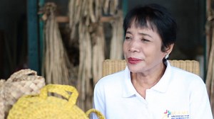 Ang water hyacinth ay isang uri ng halamang nabubuhay sa tubig-tabang tulad ng Laguna Lake. Ayon sa isang Australyanong siyentipiko, “world’s worst aquatic weed” daw ang water hyacinth dahil sa matinding pinsalang dulot nito sa mga katubigan. Isa si Remy Adedoja ng Los Baños, Laguna sa mga residenteng nababahala sa problemang idinudulot ng water hyacinth. Panoorin kung paano niya napakinabangan ang halamang itinuturing na peste ng marami sa tulong ng teknolohiya at kaalaman na handog ng DOST-FPR