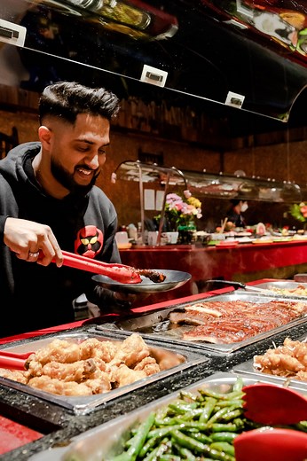 Feast at this legendary Toronto buffet 😋 | blogTO
