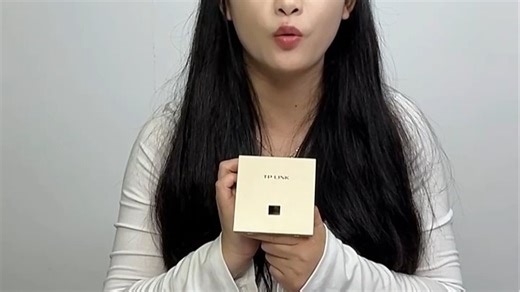 TP-Link AX1800无线路由器，WiFi面板可直接连接使用，安装简单，信号覆盖广，家庭办公上网更流畅。