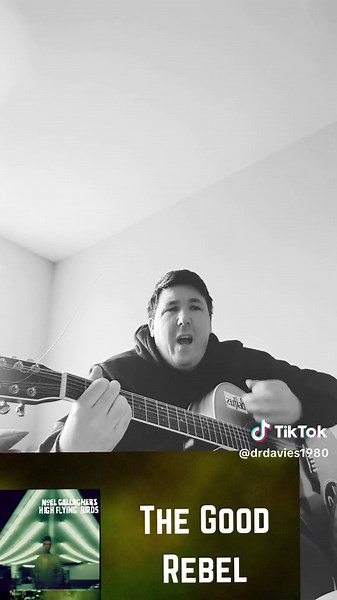 Noel Gallagher's 12-String Acoustic Covers