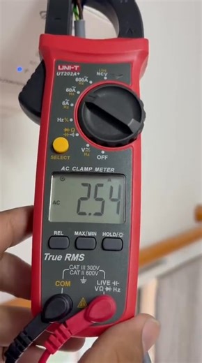 📍 Seri Kembangan Problem : Error code H11 Error code H11 menunjukkan adanya gangguan komunikasi antara unit indoor dan outdoor. Apa punca error code H11 muncul❓ Ada banyak sebab kenapa error code H11 muncul. ❌Wayar kabel penghubung antara indoor dan outdoor longgar atau terputus ❌PCB unit luar dalam atau luar yang mungkin sudah rosak atau tidak berfungsi dengan baik ❌Paras gas penyejuk yang tidak stabil juga boleh menjadi punca error code berlaku. ❌Masalah pada sensor atau komponen lain dalam s