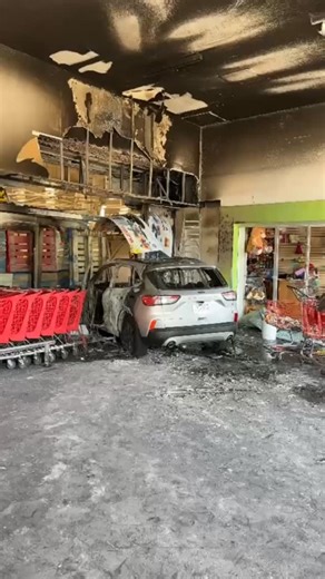 Violencia y bloqueos se apoderan de Jalisco y otros estados de México tras la muerte del ‘Mencho’ tenemos cobertura desde el lugar de los hechos con @aolais HOY a la 4PM/3C por @telemundo 📌 | AL ROJO VIVO