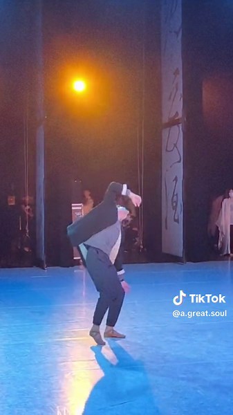 Mesmerizing Chinese Classical Dance Performance