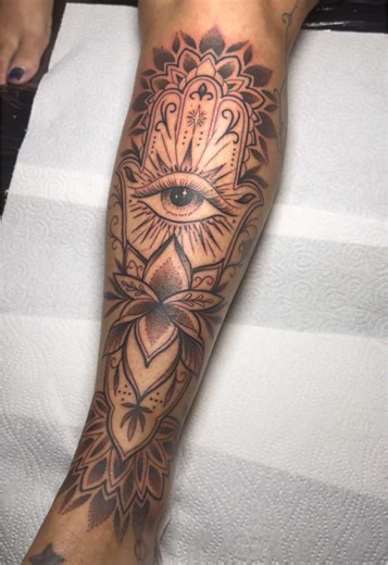 What a pleasure getting to tattoo this today 👁️ love love love it 💯 thank you Zoe 💖