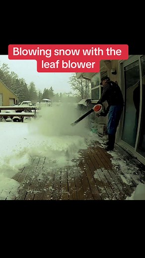 Blowing snow with the leaf blower #snowplowing #plowing #snowremoval #snow #blowingsnow #cleansnow #snowwork