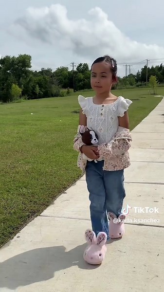 Kids' Slippers: Comfortable Styles for Little Feet