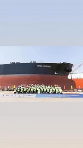 MAIS UMA PLATAFORMA PETROLÍFERA A SER CONSTRUÍDA PARA ANGOLA TOTALEnergies marca os primeiros passos para a construção do FPSO Kaminho. Deu-se ontem, 14 de Abril de 2025, o início da Construção de mais uma plataforma de produção de Petróleo para Angola, o Kaminho FPSO. Os trabalhos de conversão do Very Large Crude Carrier (VLCC) deu o seu ponta pé de saída ontem, naquele que se vai transformar em um grande FPSO. O Kaminho FPSO será completamente eléctrico e concebido para minimizar as emissões d