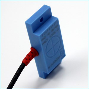 [Hot Item] PNP No 24VDC Capacitive Sensor Plastic Detect Proximity Sensor