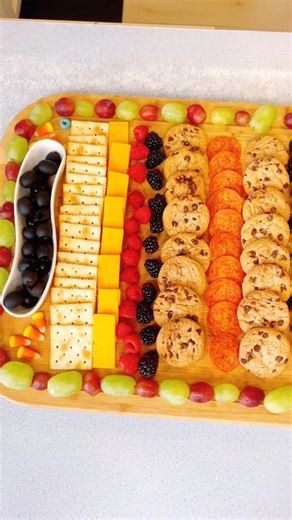 🧡What My 11 Kids Ate Today 🧡Breakfast:-Zucchini Bread-Pumpkin Chocolate Chip Bread-Banana Bread-Grapes 🧡Lunch: Sandwich-Chips-Yogurt-Applesauce-KoolAid 🧡Snack: Snackerty Board 🧡Dinner:-Stromboli*Recipe Julia Pacheco -Orange SlicesDessert:-GingerBread*Recipe Once Upon A Chef 🧡Bon Appetit! Happy National Bread Day! What’s your favorite kind of bread? #Doughertydozen #BigFamily #LargeFamily #Breakfast #Lunch #Snack #Dinner #Dessert #BonAppetit #MealIdeas #EasyMeals #SimpleRecipes #NationalBre