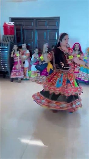Garba vibes: Learn 5 easy steps to dance confidently at Navratri
