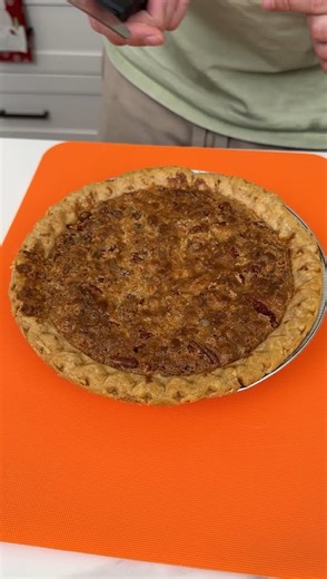 This dessert is a game changer! Danny shows us a super easy way to make a dessert using condensed milk, pecans, chocolate chips, coconut, butter, and toffee bits! 🎬 This video was produced by Network Media and Danny N’s Kitchen | Flavor Blender