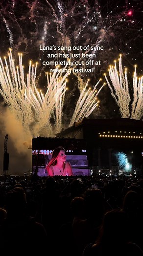Jhenna Greey Lana at Reading Festival | Out of Sync Performance