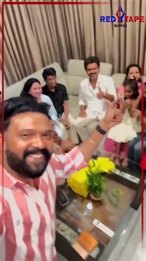 குடும்பத்துடன் தளபதி விஜய் செய்த லூட்டி! இணையத்தில் வைரலாகும் கியூட் வீடியோ! | CM VIJAY |