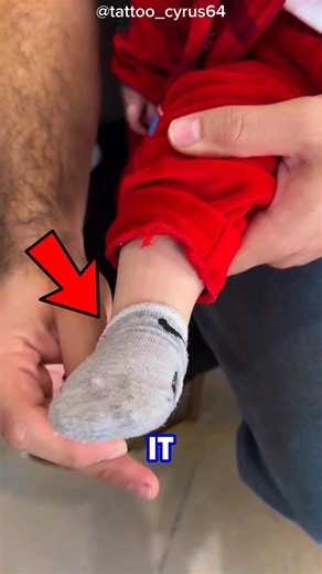 Baby's Socks Off – SHOCKING Discovery: 6 Toes & 6 Fingers on Both Hands! 😲 (Real or What?)