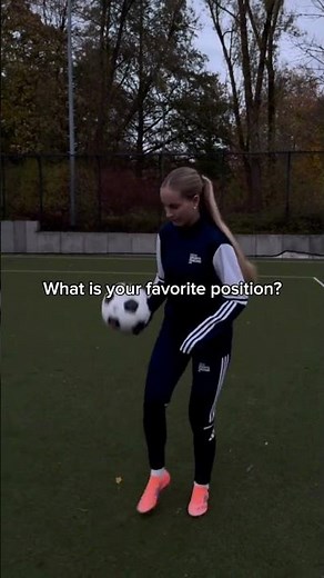 🔥 Laura zeigt die neue adidas Teamwear – Bereit für Training & Spiel! ⚽👟