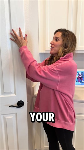 Peace of mind in seconds — this childproof door lock installs fast, causes no damage, and helps keep everyone safe. A must-have for families with kiddos who wander. #Childproofing #SpecialNeedsParenting #homesafety