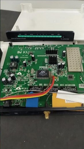TP-Link WR941ND router with heatsink for studying Linux firmware with OpenWRT.
