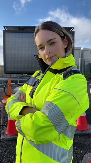 Wiggle wiggle with PW3 🕺🏽 #portwest #peakprotection #workwear #safety #healthandsafety #atwork #fyp #foryoupage #womenswear #pw3 #hivis #constrution