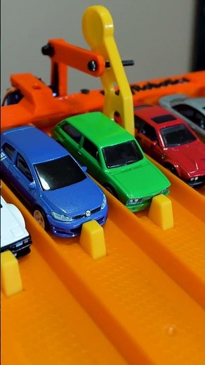 Hot Wheels World Tour DRAG RACE!!