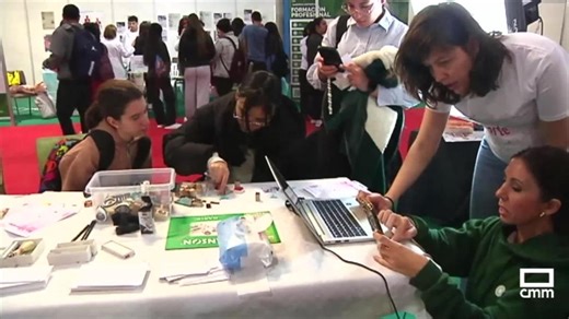 Aumenta un 137 % el alumnado que cursa Formación Profesional Dual - Castilla-La Mancha Media