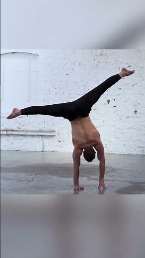 The hip shift and shoulder push in one-arm handstands