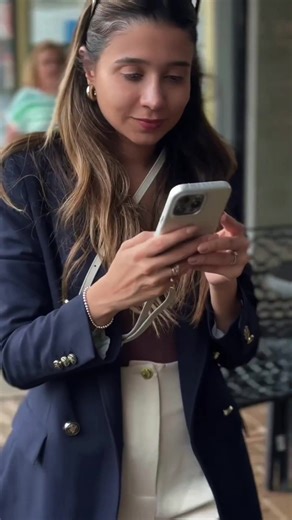 Case Croco personalizada é o que você precisava para completar seu look 🐊 ✨ Além de proteger seu celular, ela é uma sofisticada e é o que toda mulher fashionista precisa. Marque alguém que precisa de um upgrade no acessório! 💖 #AcessóriosDeModa #CasePersonalizada #EstiloComProteção #Beltphones #ModaSustentável #casecroco #casecompersonalização #caseiphone