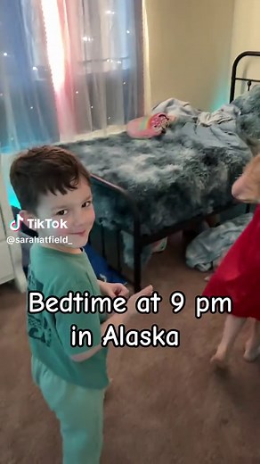 Alaska Midnight Sun: Bedtime at 9 PM in Summer