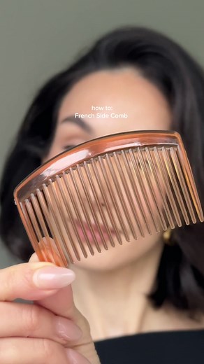 how to: French Side Comb ✨ i love these hair accessories to create chic hairstyles and to push my hair back 🤍 would you try a French side comb? #hairstyle #hairstyles #hairtok #frenchsidecomb #shorthair #hairhack #shorthairstyles