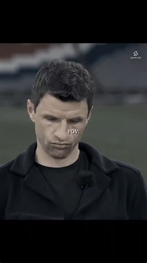 👑 Iskandar 👑 on Instagram: "2001년 개봉한 영화 “A Beautiful Mind”는 단순히 천재 수학자의 삶을 다룬 작품이 아니라, 인간이 내면의 혼란 속에서도 어떻게 사랑과 신뢰로 자신을 되찾아가는지를 보여주는 깊은 이야기입니다. 화려한 계산 장면보다 존 내쉬가 마음속 그림자를 이겨내려는 순간들이 훨씬 더 오래 기억에 남죠. 특히 그가 현실과 환상 사이에서 흔들리면서도 끝까지 아내를 향한 마음을 놓지 않는 모습은 묘하게 가슴을 저릿하게 만듭니다. 이 영화에서 감정을 완성시키는 요소는 바로 잔잔한 피아노 선율과 차분한 배경음악입니다. 처음에는 조용히 스며들지만, 어느 순간 관객도 모르게 내쉬의 감정에 같이 잠기게 되죠. 후반부, 아내가 내쉬의 손을 잡아주던 장면에서는 음악과 화면이 자연스럽게 겹쳐지면서 눈시울이 뜨거워지는 경험을 하게 됩니다. 많은 이들이 “이 장면만 떠올려도 이상하게 마음이 찡하다”고 말하는 이유도 그 때문일 겁니다. 이 영화가 여러 상